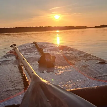Am Mit Kleinem Boot Und 3er Kajak Und 2 Sup * シュトルコウ
