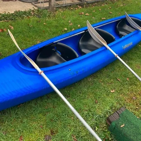 Am Mit Kleinem Boot Und 3er Kajak Und 2 Sup シュトルコウ