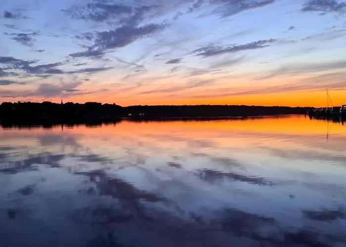 Am Mit Kleinem Boot Und 3er Kajak Und 2 Sup *