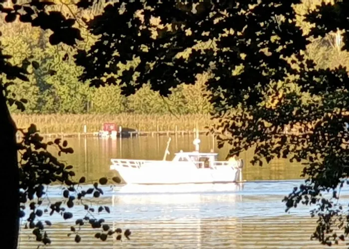 Am Mit Kleinem Boot Und 3er Kajak Und 2 Sup